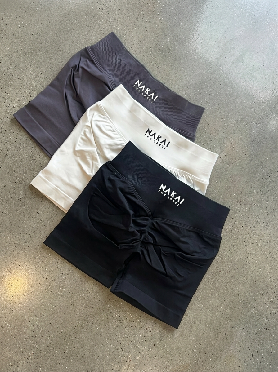 Velvet Scrunch Short - Black 